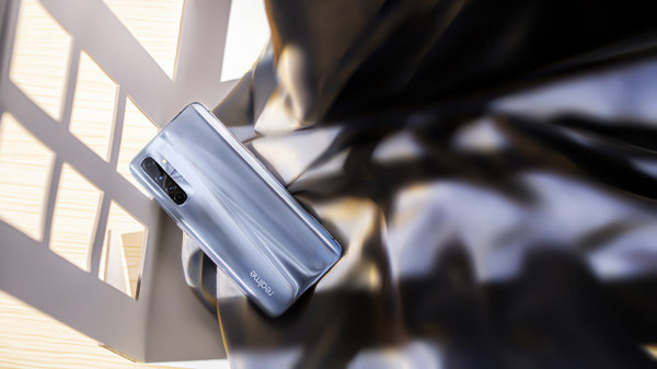 Realme  X50 Pro播放器版配置曝光配备“黄金性能组合”。  第2张
